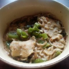 A picture of Seblak (spicy galangal and cracker soup).