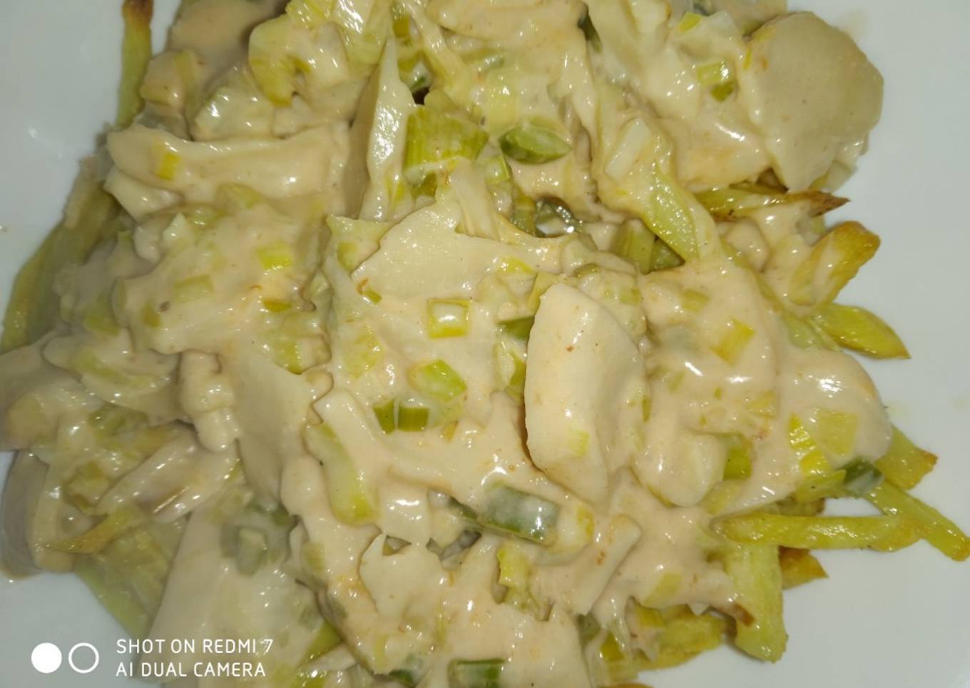 Papas con salsa de puerros y champiñones. (receta vegana)