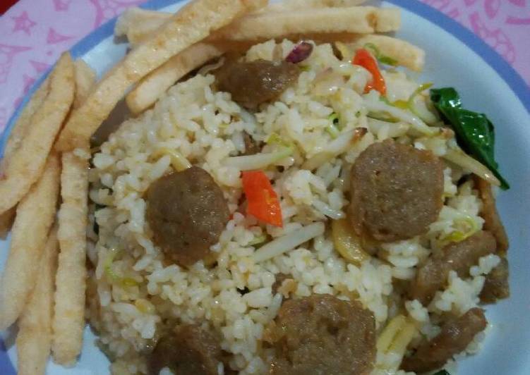 Nasi goreng bakso sapi