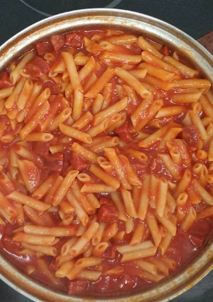 Una foto de Macarrones con tomate