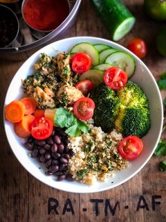 GEMÜSE - BOWL mit Quinoa und mariniertem Lachs Rezepthauptbild