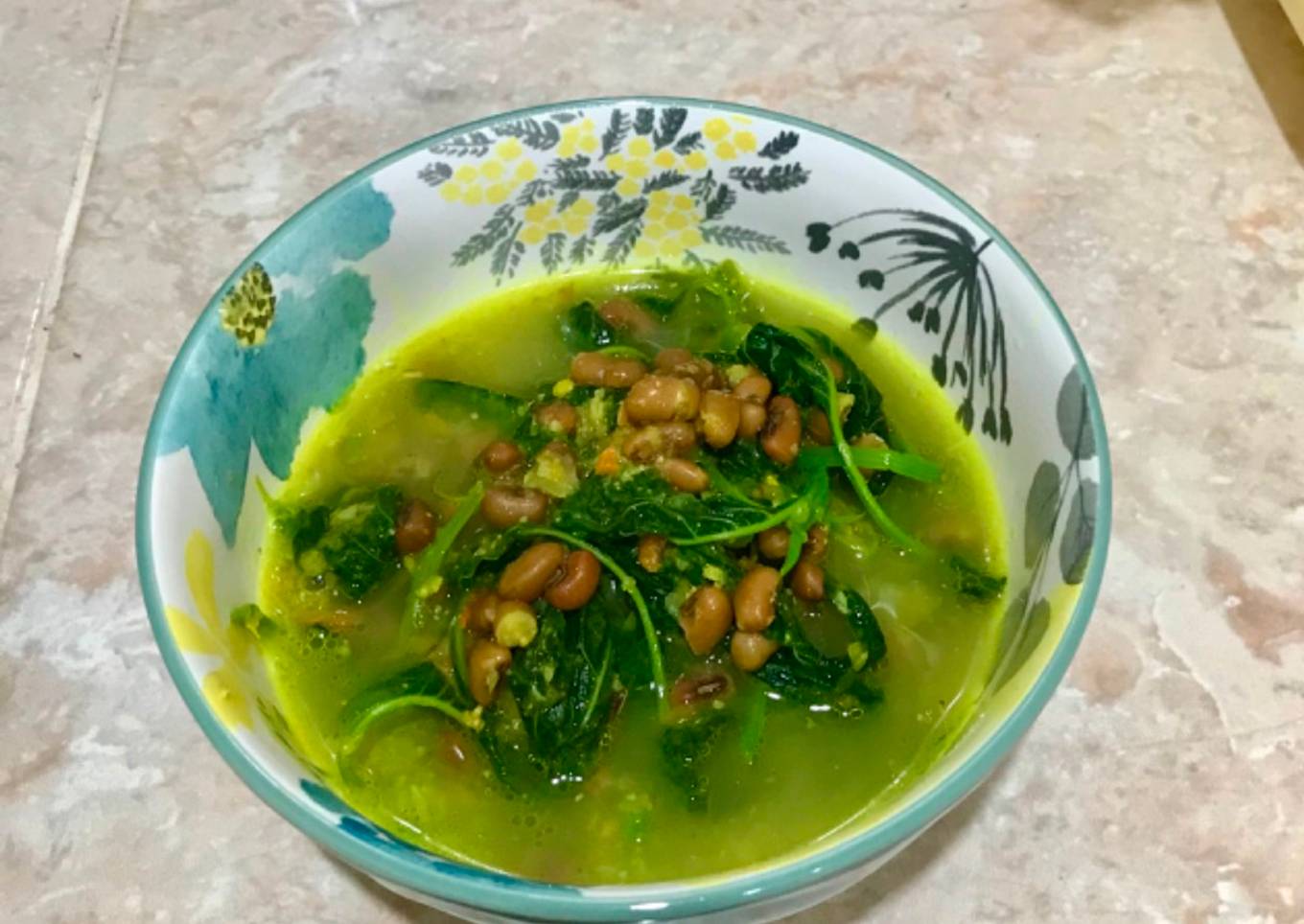 Sup bayam kacang tolo