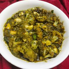 A picture of Creamy Palak Gobhi or Spinach Cauliflower with Cream.