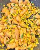 Ức Gà Xào Ngô (hơi cay một chút)