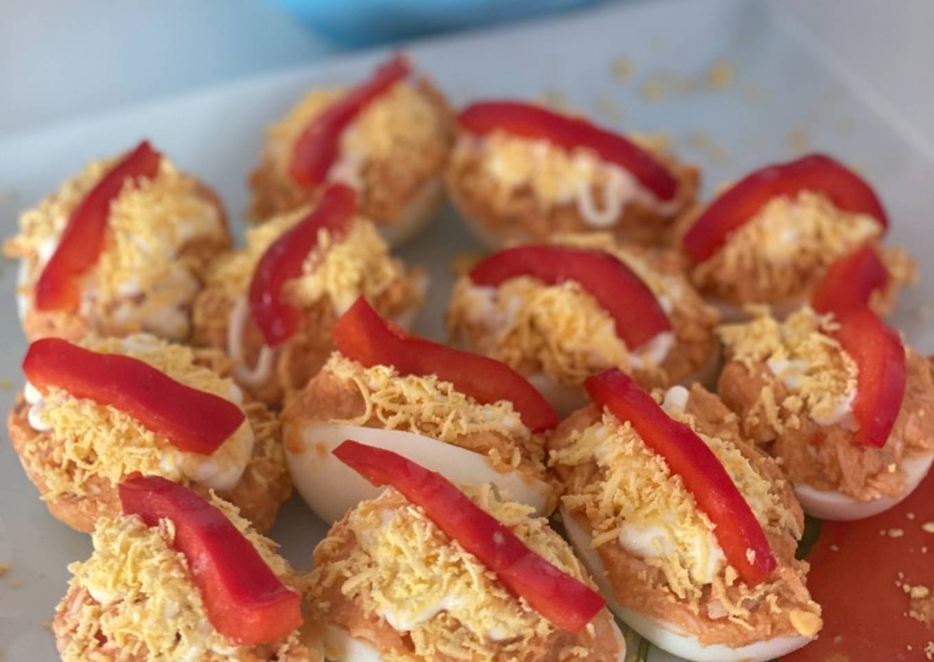 Huevos rellenos de dorada