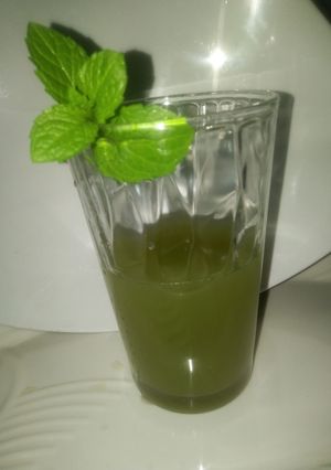 A picture of Green refreshing drink.