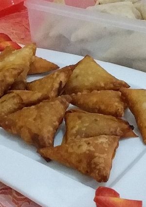 A picture of Chicken Samosa.