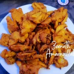 A picture of Finger Fries and Onion Pakoras.