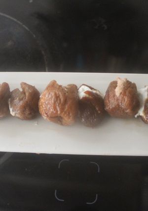 Foto principal de Higos hidratados rellenos de paté y queso de untar
