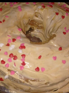 Una foto de Torta cumpleaños crema y dulce de leche