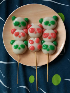 A picture of Pandango (Mitarashi Panda Dango).