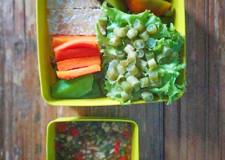 Salad tempe dan sayuran