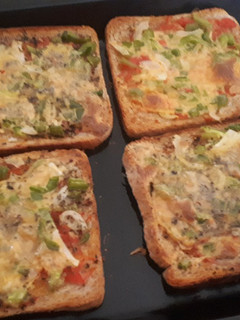 A picture of Brown bread pizza.