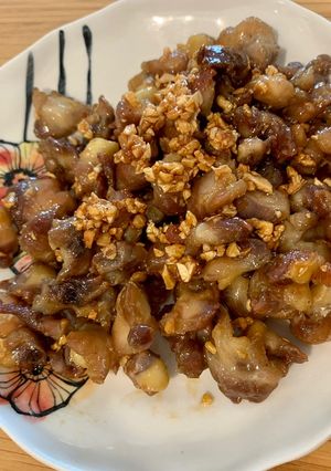 Hình của món Sụn gà mắm tỏi.
