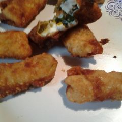 A picture of Jalapeño egg roll poppers.