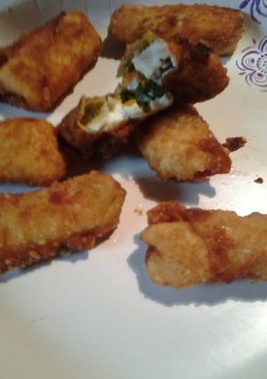 A picture of Jalapeño egg roll poppers.