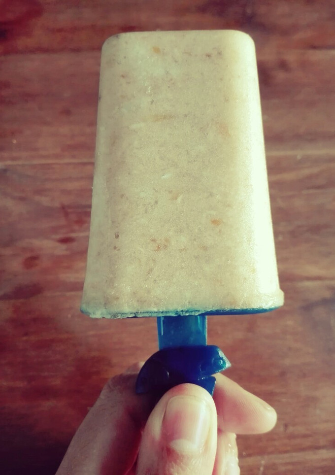 Una foto de Heladitos de banana, mandarina y coco (ideal blw y niñes)