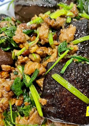 รูปของ เลือดหมูผัดขึ้นฉ่าย