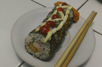 Langkah Mudah untuk Membuat Crunchy Sushi Roll, Enak