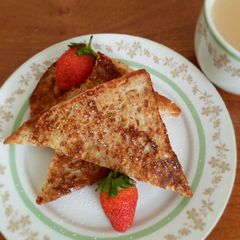 A picture of French Toast.
