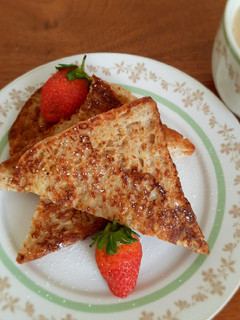 A picture of French Toast.