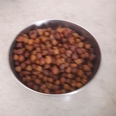 Black dry chana (black chick peas) A picture of Black dry chana (black chick peas).