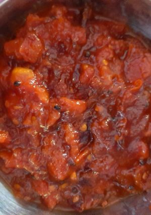 A picture of Khajoor & tamatar ki Chutney.