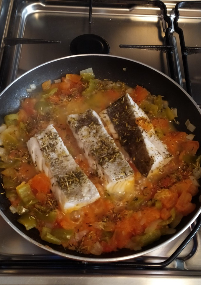 Una foto de Bacalao con verduras