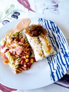 Una foto de Lomo de Merluza con cebolla caramelizada a la mostaza