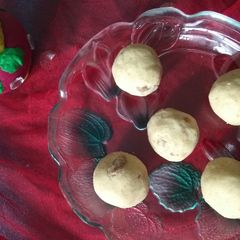 A picture of Maladu ladoo.