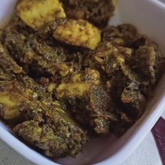 A picture of Palak paneer.