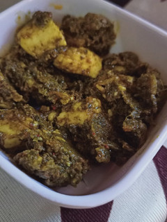 A picture of Palak paneer.