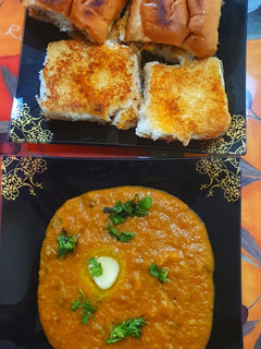 पाव भाजी (Pav bhaji recipe in Hindi) रेसिपी मुख्य फोटो
