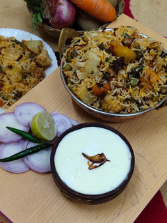 लखनवी वेज दम बिरयानी (lucknowi veg dum biryani recipe in Hindi) रेसिपी मुख्य फोटो