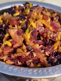 பர்பிள் கலர் முட்டைக்கோஸ் முருங்கை பூ பொரியல்(purple cabbage poriyal recipe in tamil) செய்முறை முக்கிய புகைப்படம்
