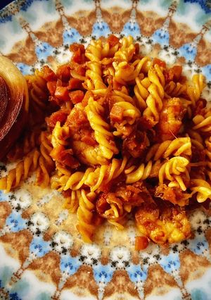 Una foto de Espirales al curry con langostinos y un toque de mandarina y Pan mantou