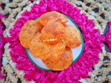 खूस खुशीत मेथी पुरी (Methi Puri Recipe In Marathi)