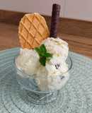 Helado de chocolate blanco con pepitas de chocolate