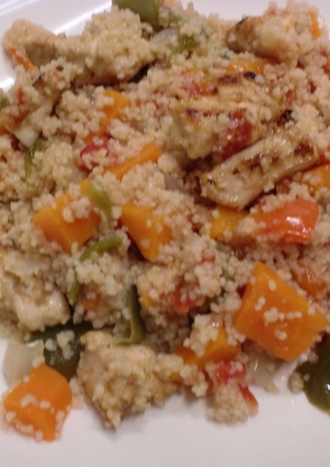 Una foto de Cuscús de pollo y verdura