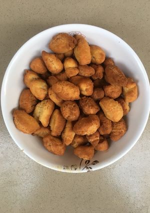 A picture of Chin chin.
