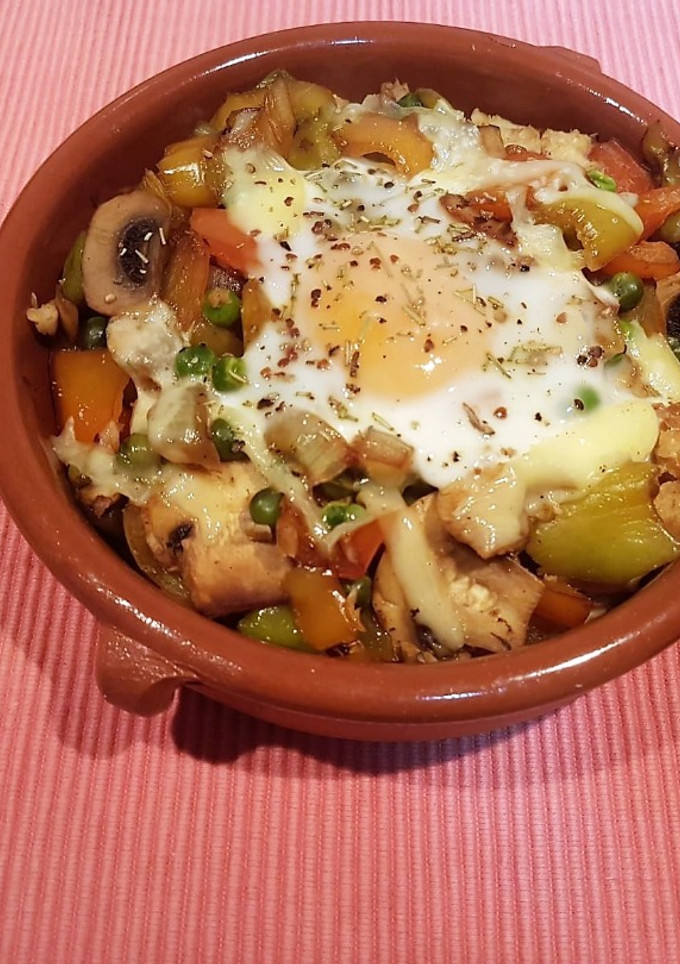 Una foto de Huevos al Plato con Colas de Rape