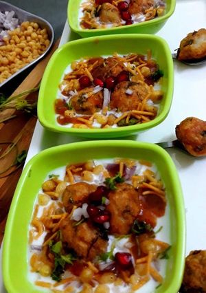 A picture of Yam pakodi chaat.