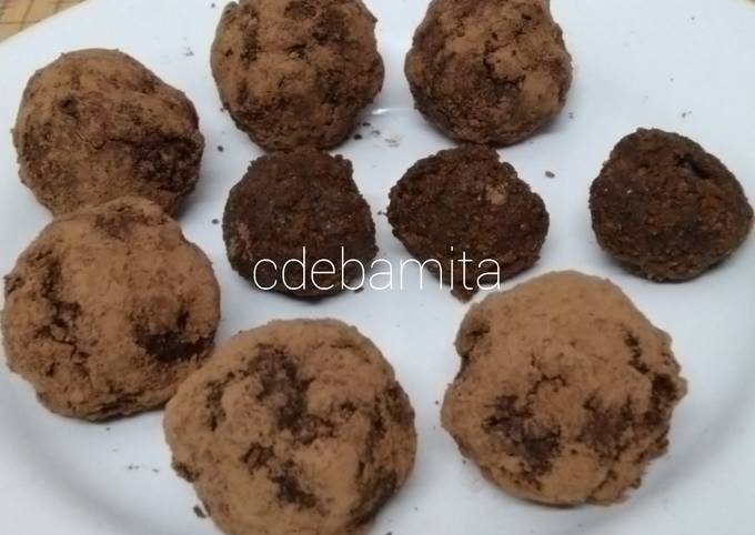 Recipe of Super Quick Stuffed Cake Balls