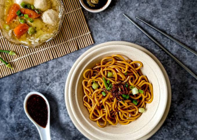 Resipi Mi Kicap Dengan Sup Bebola Ayam Dan Sambal Kicap Oleh Akak Phop Cookpad