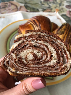 Foto di Cornetti sfogliati alla vaniglia variegati al cacao🥐