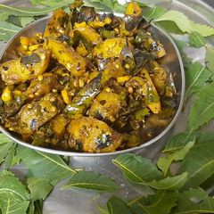 A picture of Aalloo or neem ke patton se bani dish.