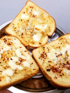 A picture of Cheesy Garlic Bread toast.