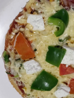 પિઝા (pizza recipe in gujarati) રેસીપી મુખ્ય ફોટો