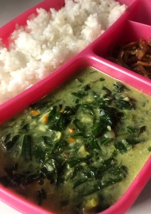 Foto resep Sayur Santan Daun Ubi + Ikan Teri Goreng (Ide Bekal Anak Kos)