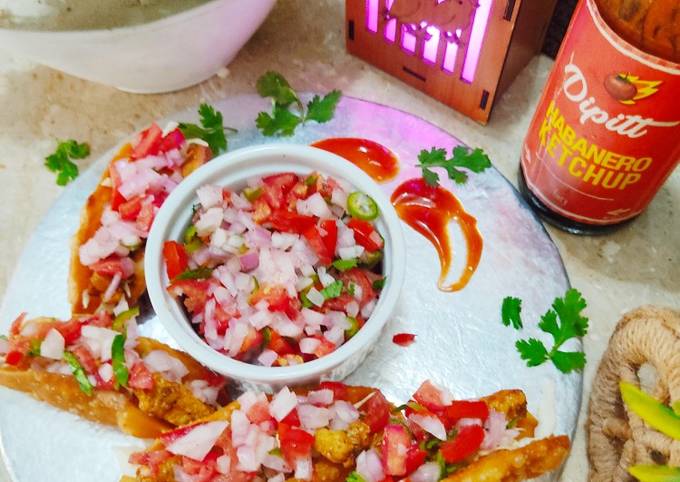Chicken fajita Tacos 🌮🌮 with salsa 🥗🥗
